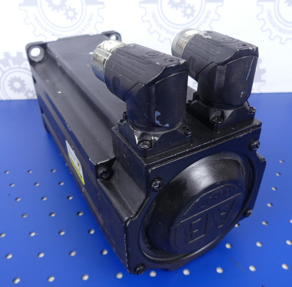 Allen-Bradley MPL430P-HJ74AA Servomotor