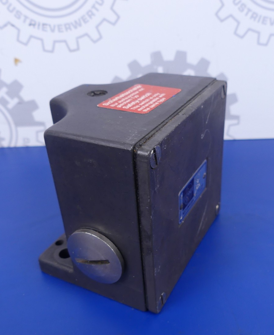 Euchner SN 5 D12-1508 Nockenschalter