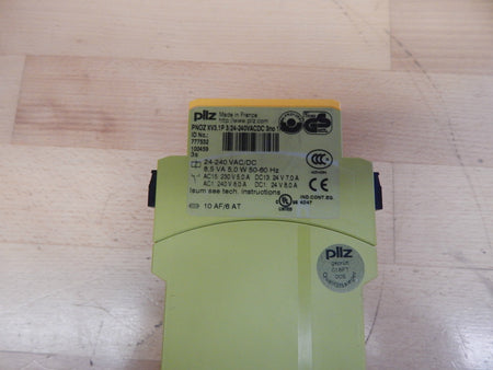 Pilz PNOZ XV3.1P 3/24-240VACDC  Identnummer : 777532100459   Neuwertig