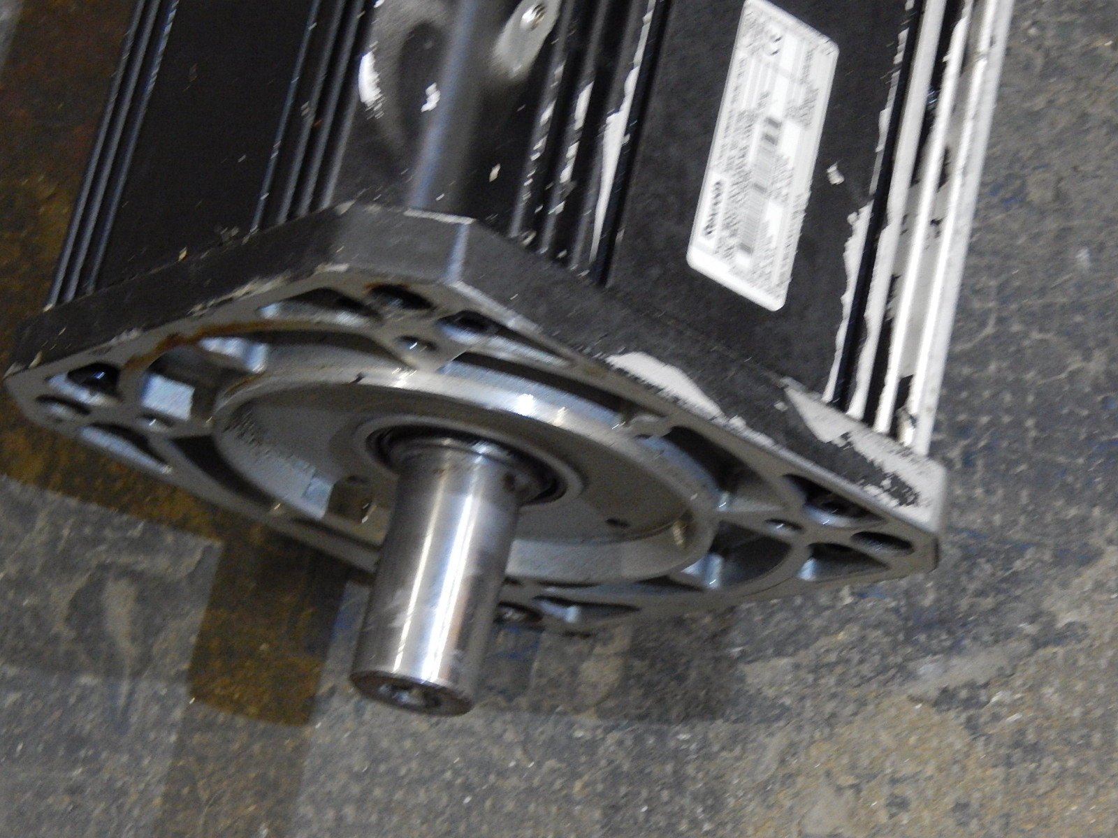 Indramat Rexroth Permanent Magnet Motor MDD112C-N-020-N2L-130GB1 Used