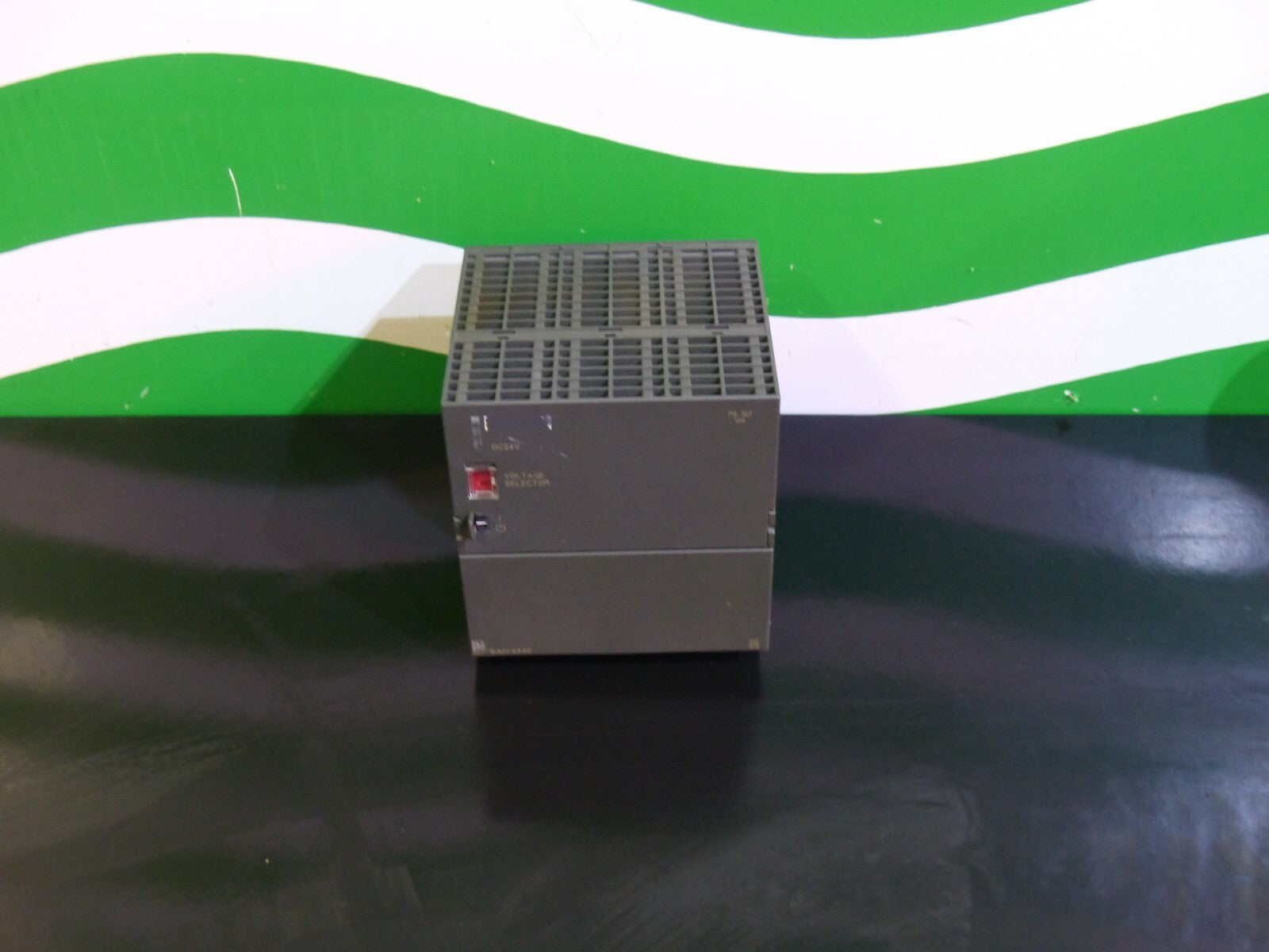 Siemens 6ES7 307-1KA01-0AA0 //  6ES7307-1KA01-0AA0