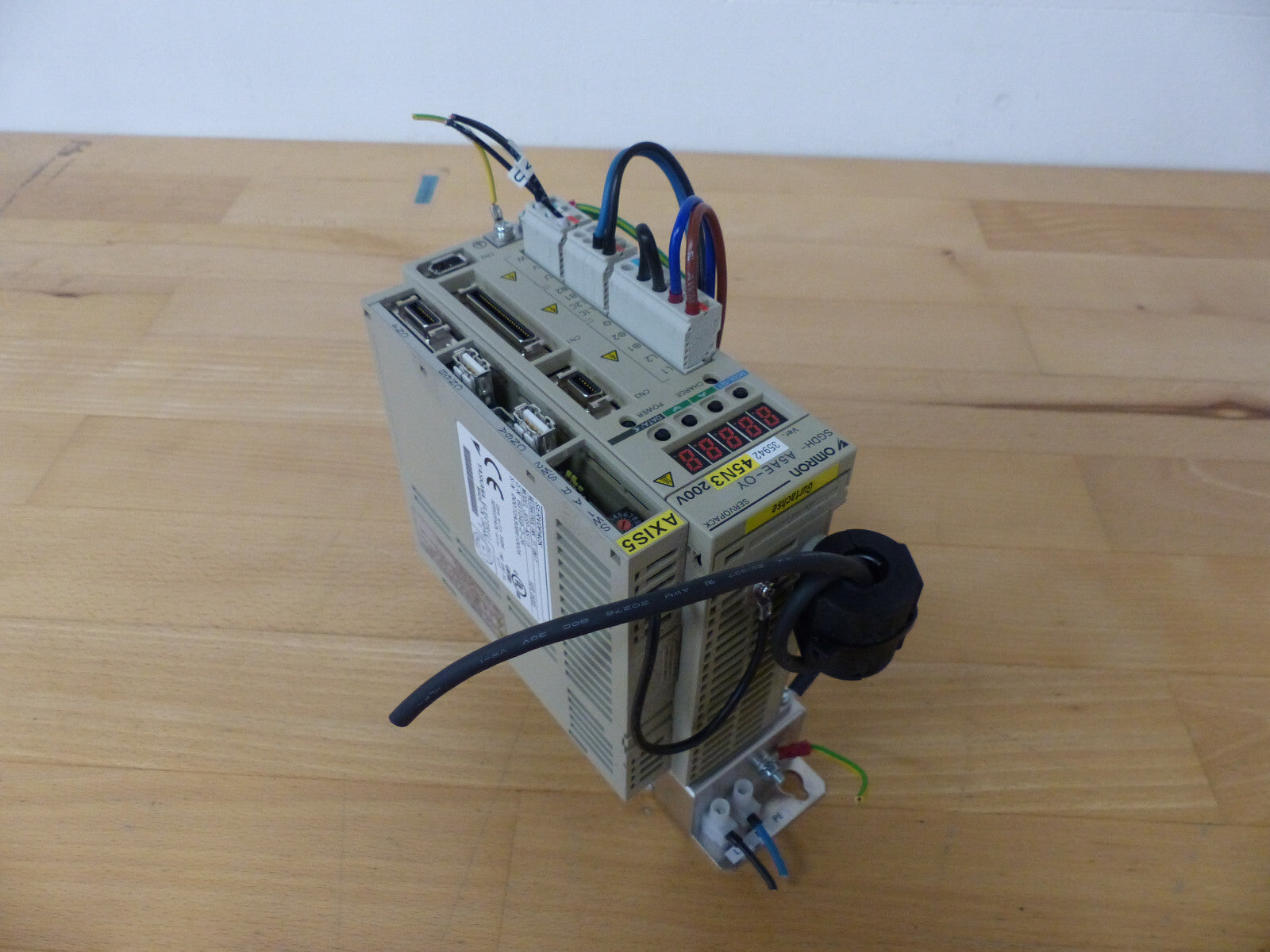 YASKAWA IP1X SGDH-A5AE-0Y + JUSP-NS115