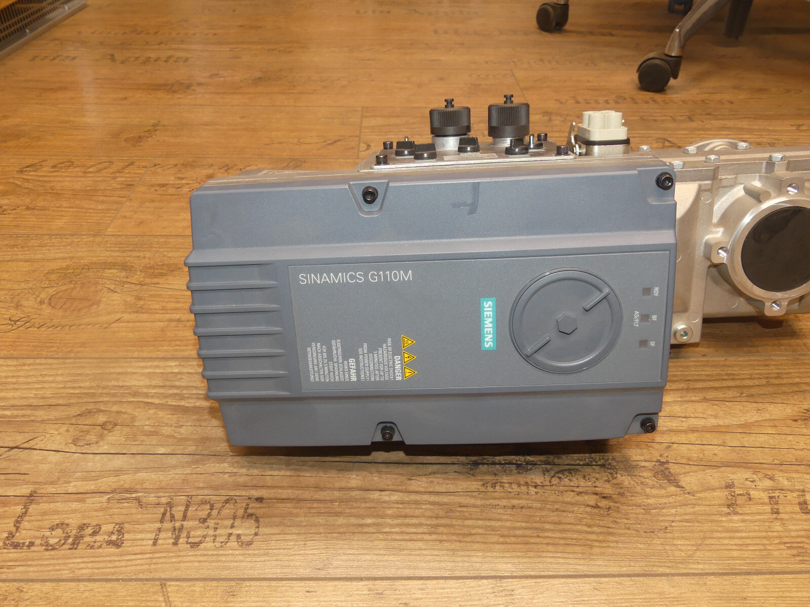 siemens 6sl3544-0tb02-1fa0+6SL3517-1BE11-3AM0 Neuewertig  getribemoter s.Bilder