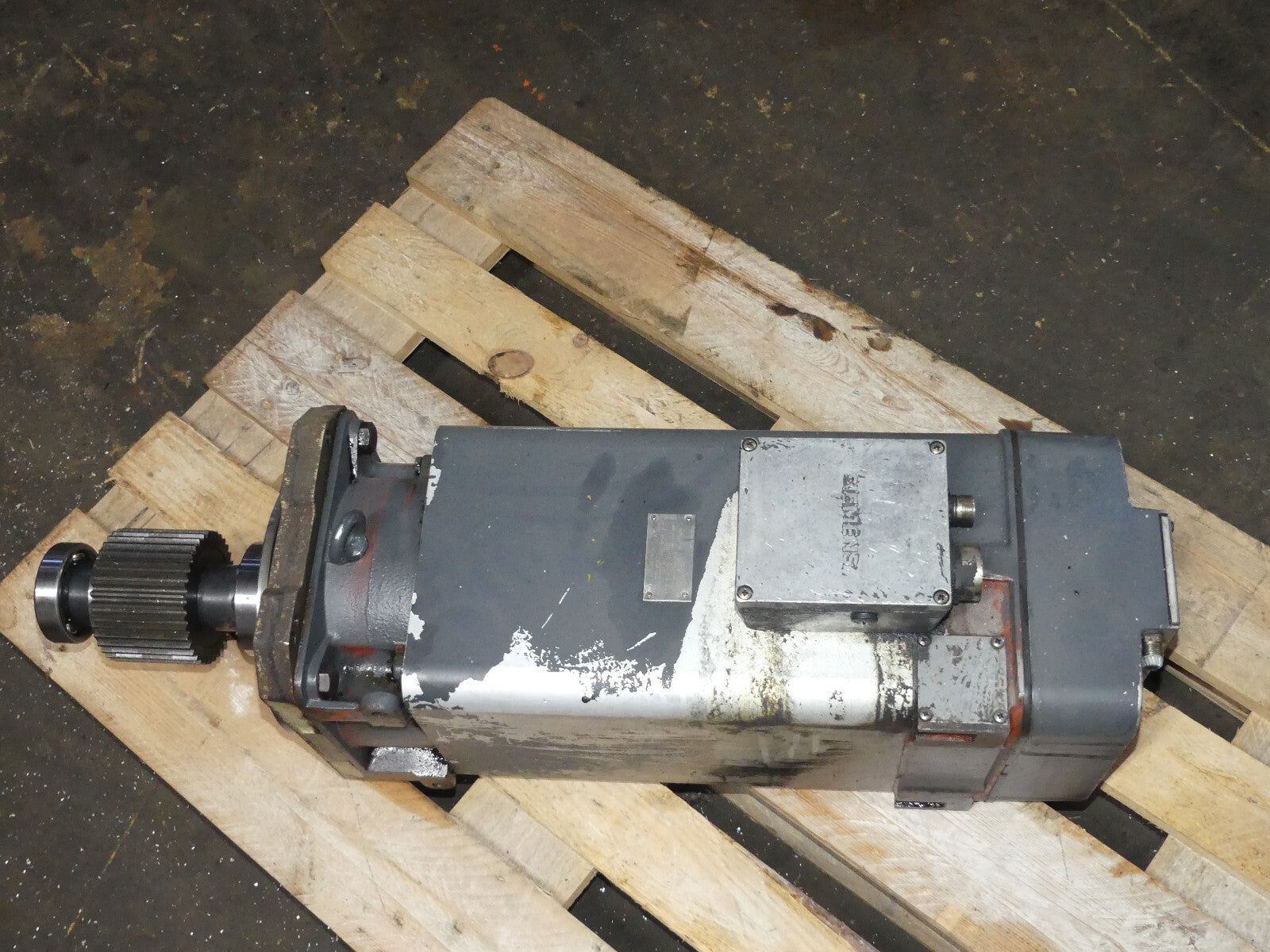 SIEMENS 1PH6137-4NG46-Z