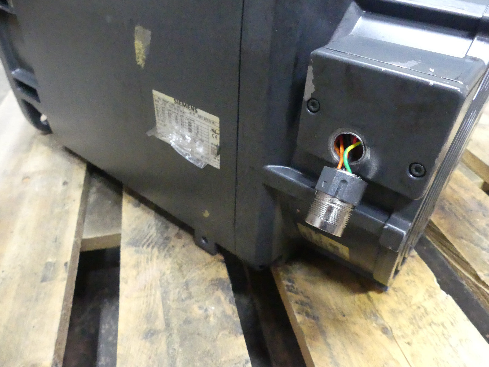 Siemens  1PH8133-1DG02-0CE1-Z ( leicht beschädigt)