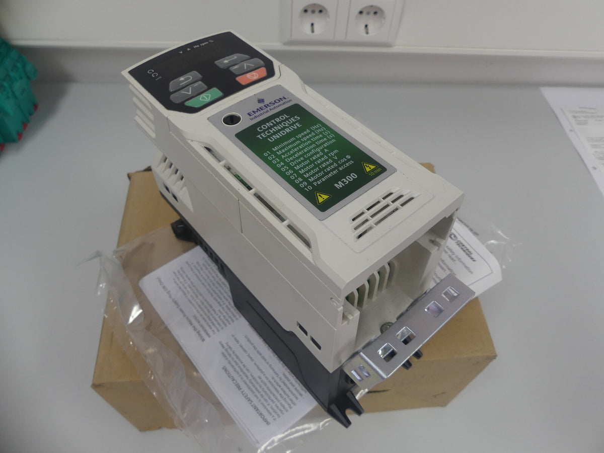 Emerson Unidrive 1,5 KW  M300-024 00042 A101 00 AB100