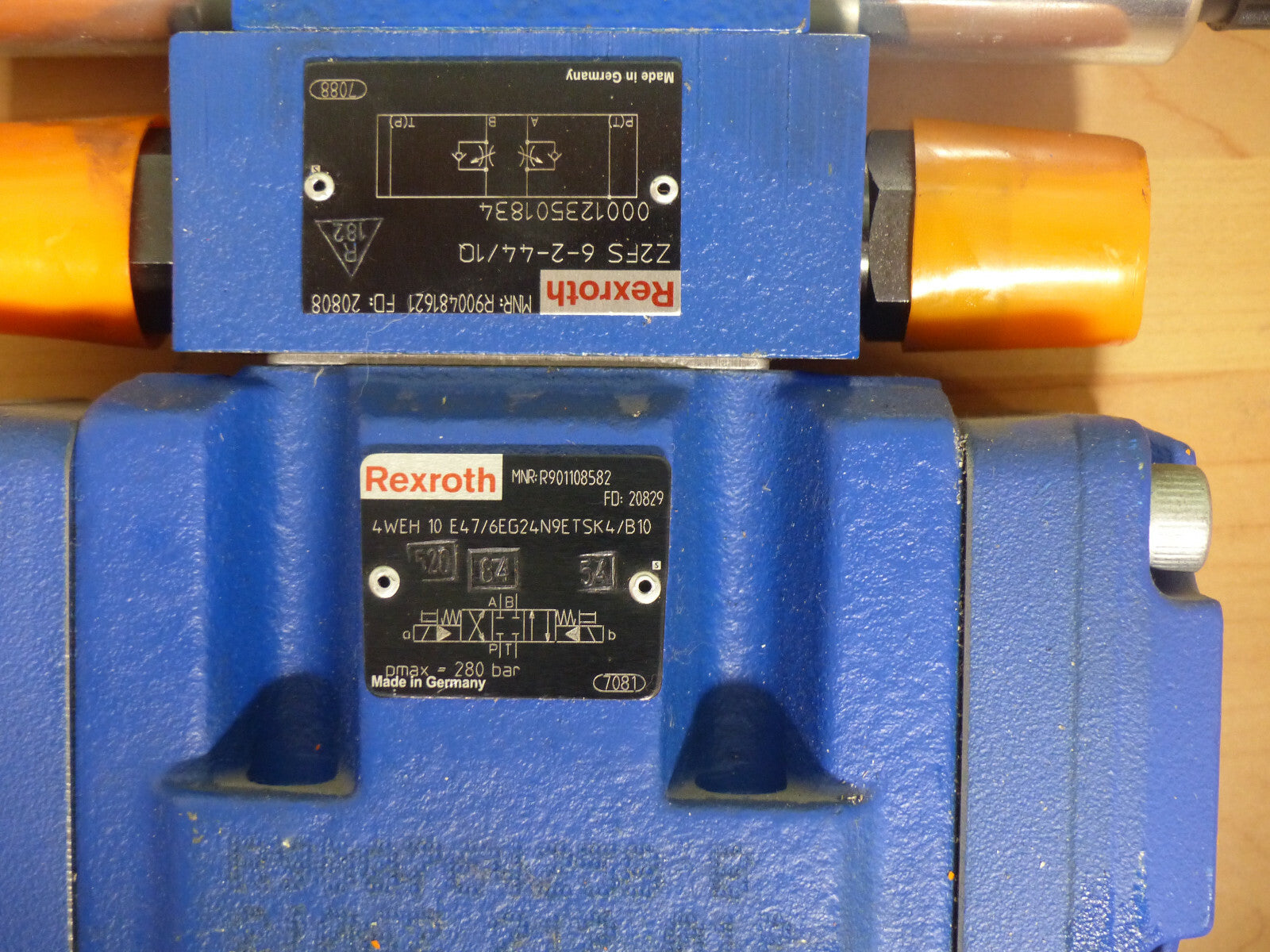 Rexroth 4WEH 10 E47/6EG24N9ETSK4/B10 / Z2FS 6-2-44/10 / 4WE 6 J62/EG24N9K4/B10