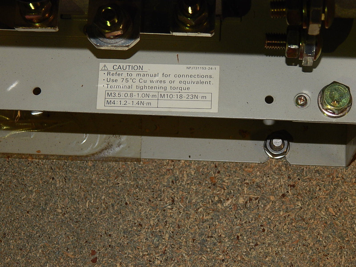  Yaskawa Frequenzumrichter CIMR-P5C4075 Varispeed  616P5  140KVA  Neuwertig 