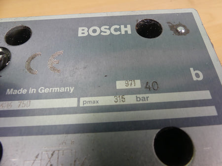 BOSCH Prop. Wegeventil  0 811 404 750  S.Bilder abdeckung beschödigt