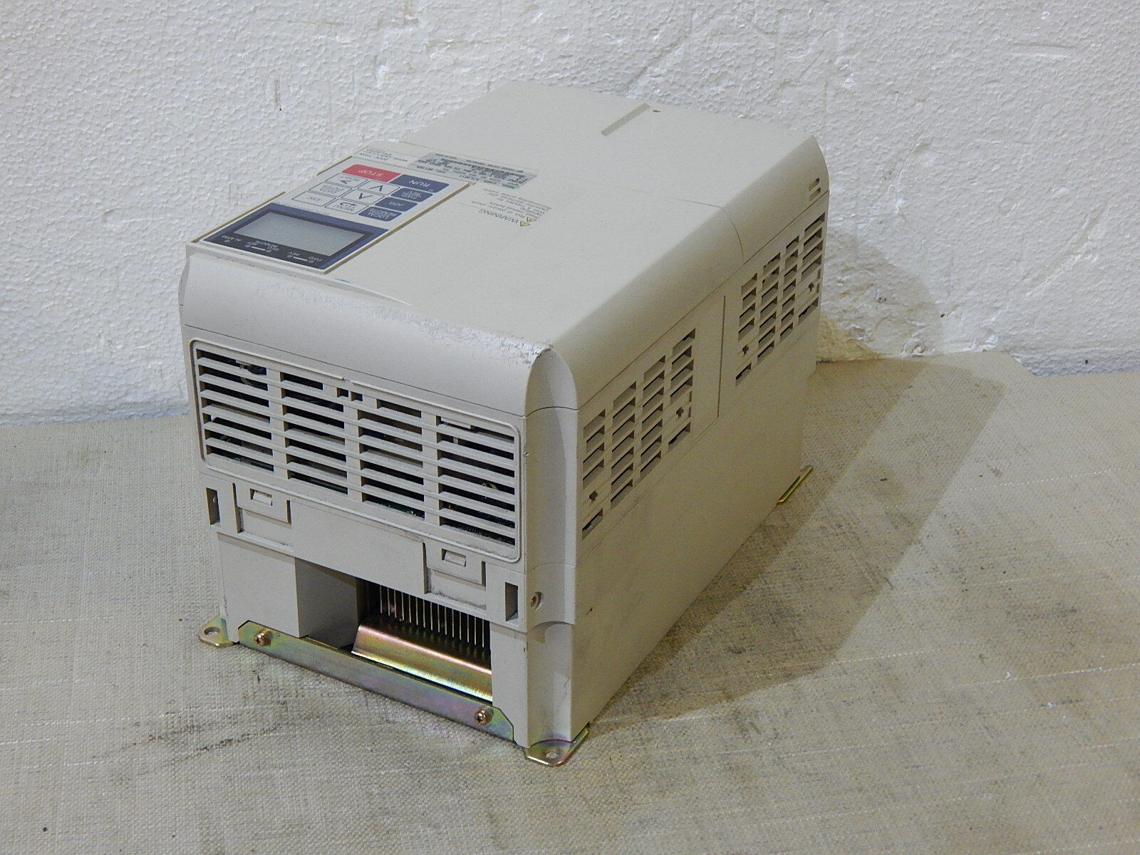  YASKAWA CIMR-K7L4011 SPEC:40110A 22 KVA FREQUENZUMRICHTER USED