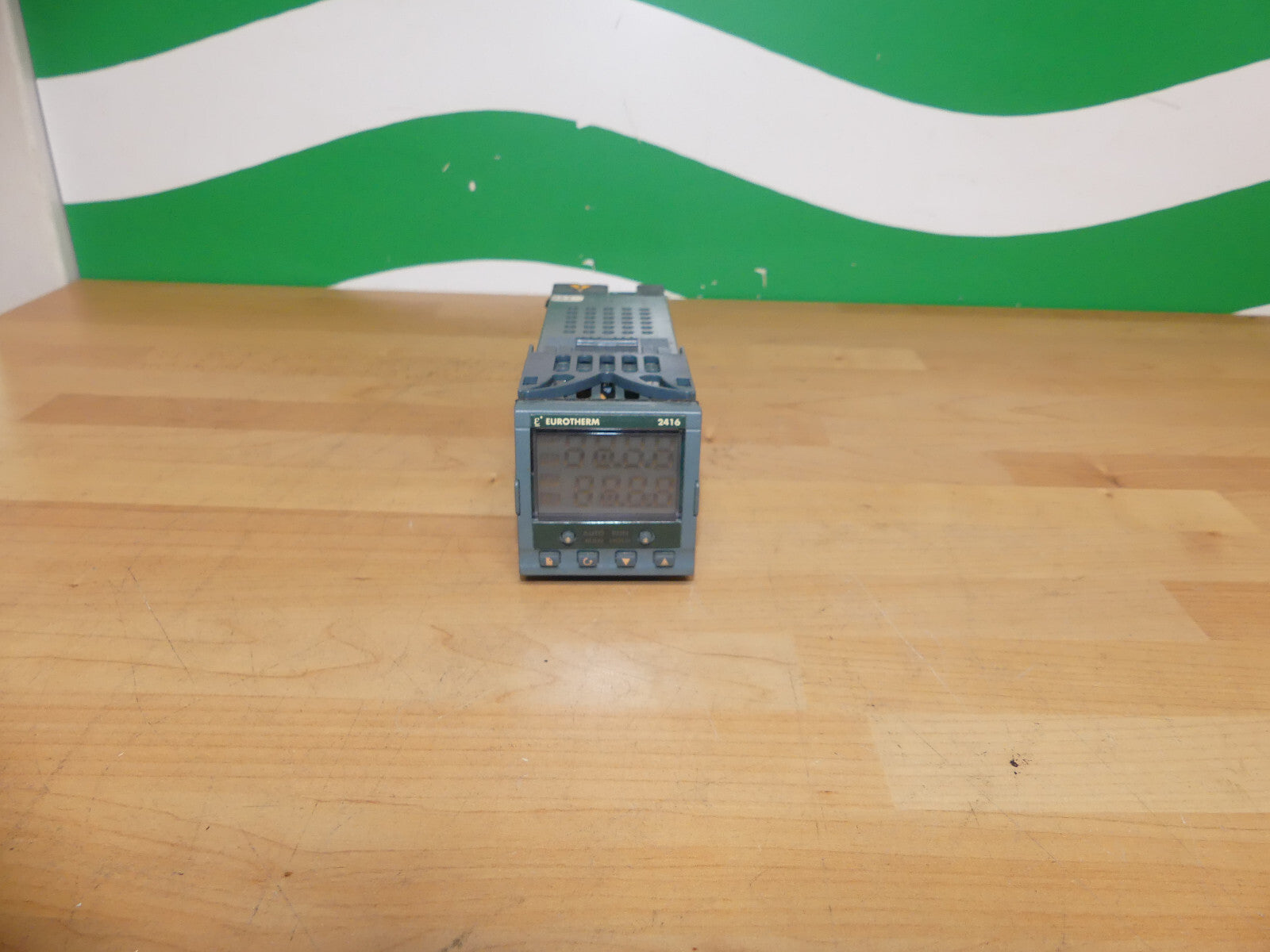 Eurotherm  2416/cc/vh/h4/fh/v5/xx/ger/ Temperaturregler