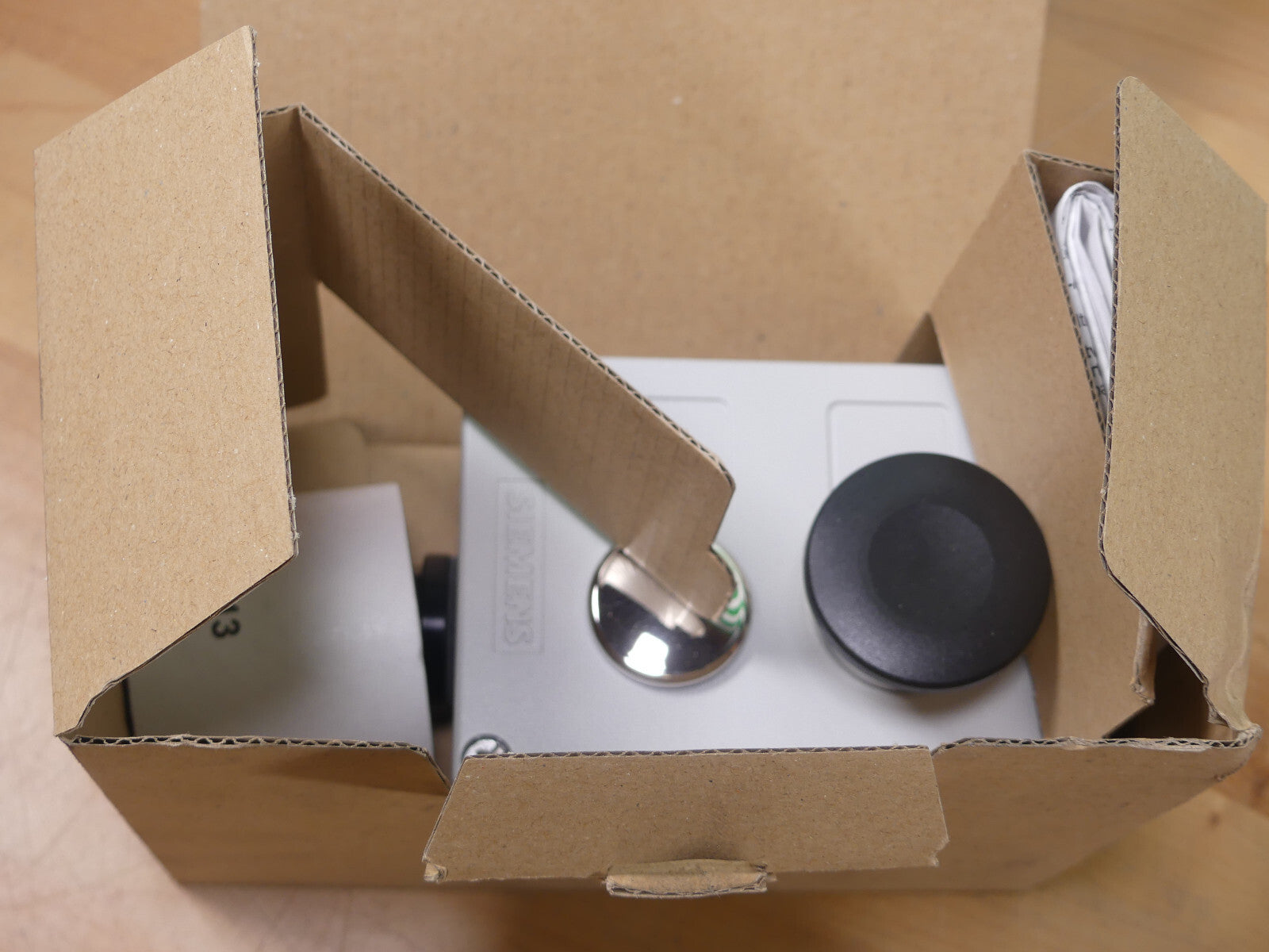 SIEMENS 3SU1852-0AZ10