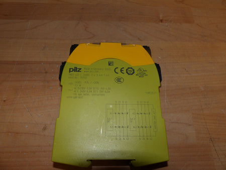 Pilz PNOZ s22 c 24VDC 2x3 n/o 1 n/c  ident.no:751132 s.Bilder