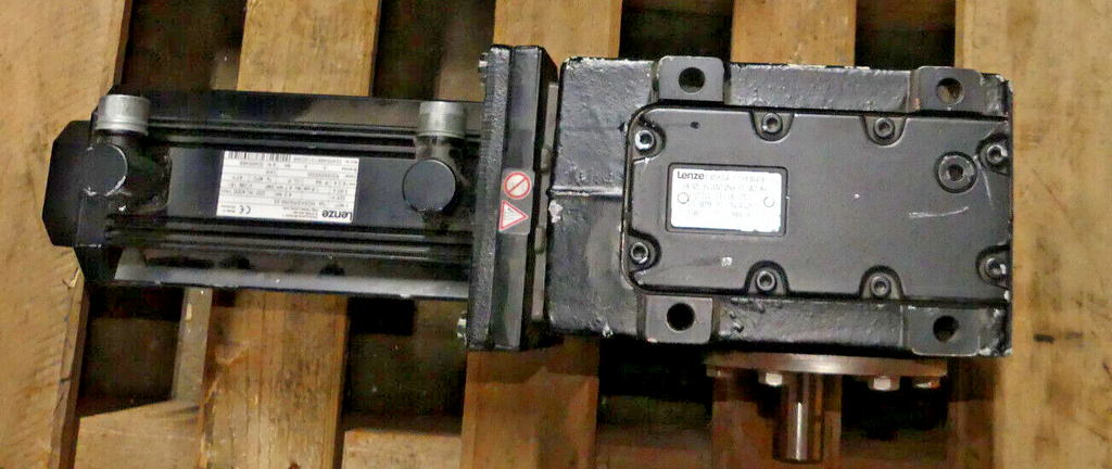 Lenze 3~Servomotor MDSKSRS056-33  inkl. Getriebe GKS05-3S HAR 056C33  002 A