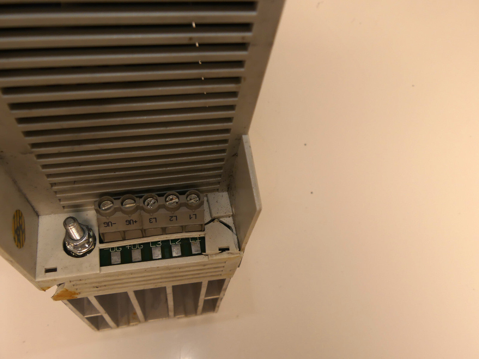 Lenze EVS9321-ESV004 Frequenzumrichter Beschädgit   s.Bilder