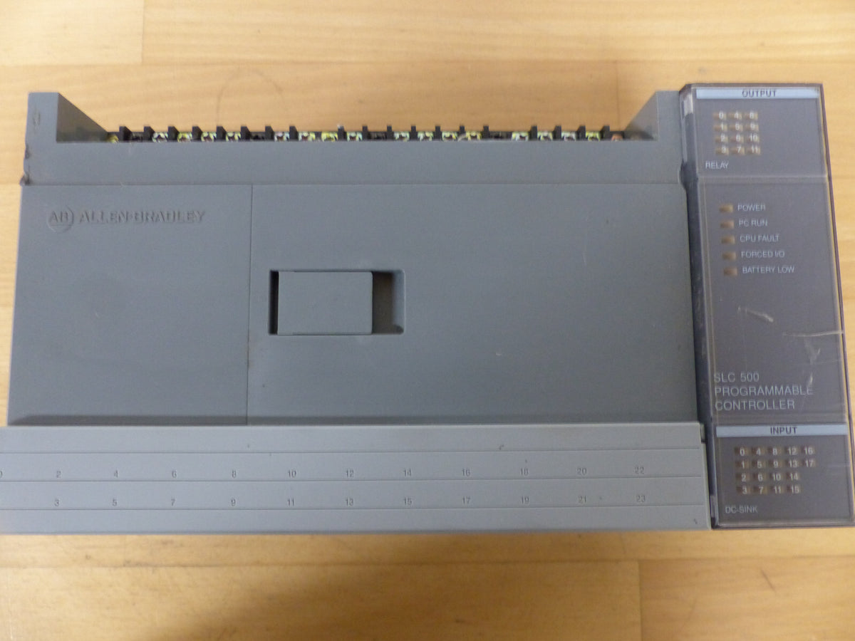 ALLEN-BRADLEY SLC 500 PROGRAMMABLE CONTROLLER leicht beschädigt, s. Bilder