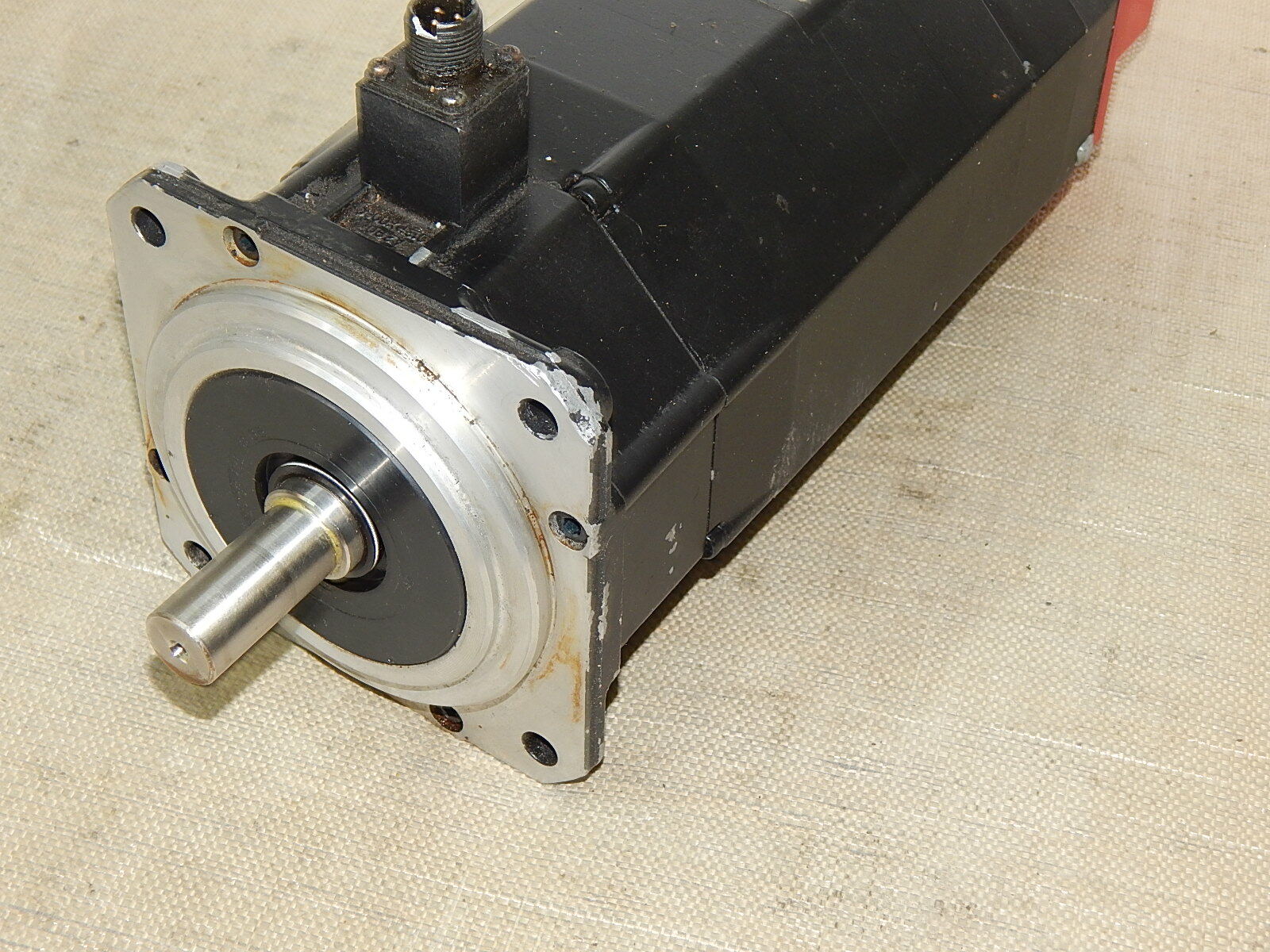 Fanuc AC Servo Motor 06/3000 A06B-0128-B675 #7075 Used, Deckel leicht gebrochen