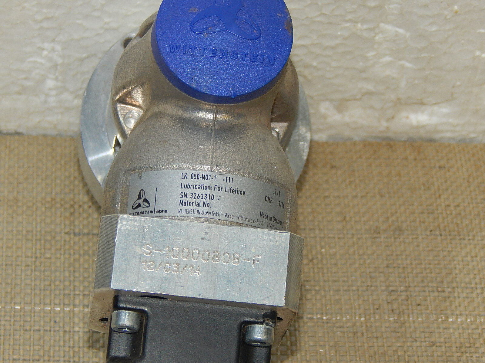  BECKHOFF SERVOMOTOR AM3011-0BB1-C005 8000 1/min+Wittenstein LK 050-M01-1  Used