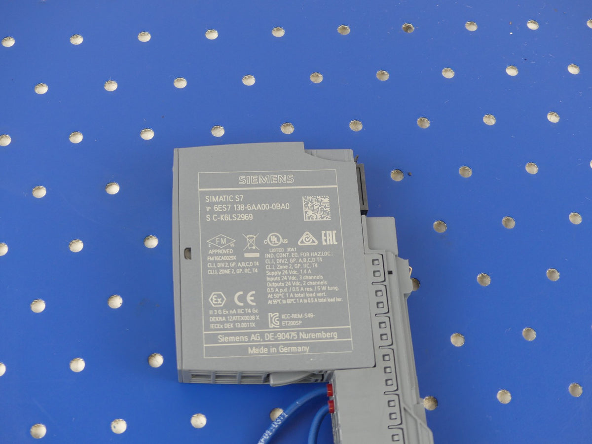 SIEMENS 6ES7 138-6AA00-0BA0 Aschluss beschädigt s.Bilder