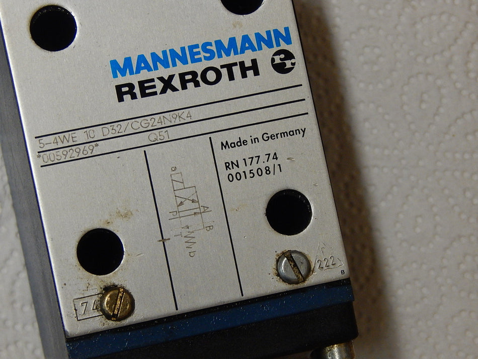 Mannesmann Rexroth Wege-Schieberventil  5-4WE 10 D32//CG24N9K4  Used   