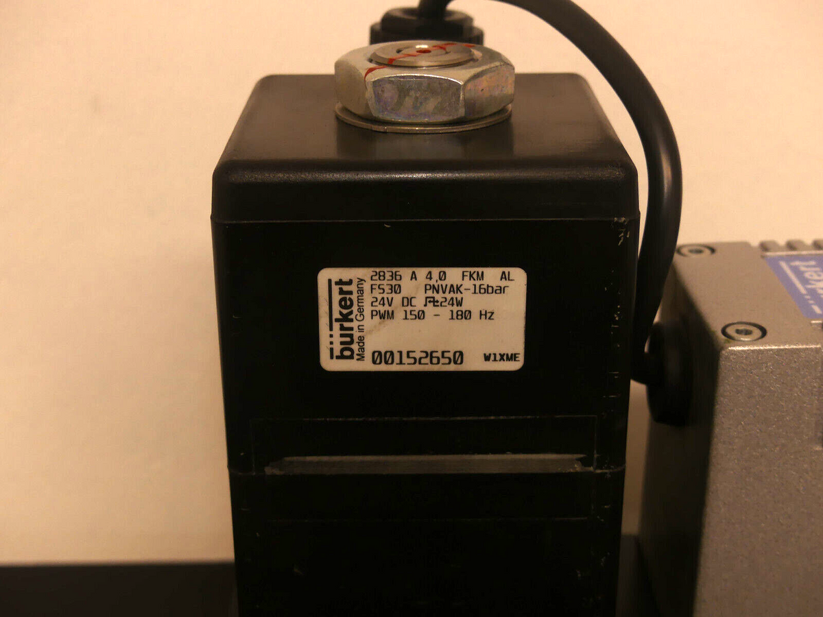 Massendurchflussregler BÜRKERT 8626  800 N1/min AIR mit 2836 A 4,0 FKM  s.Bilder