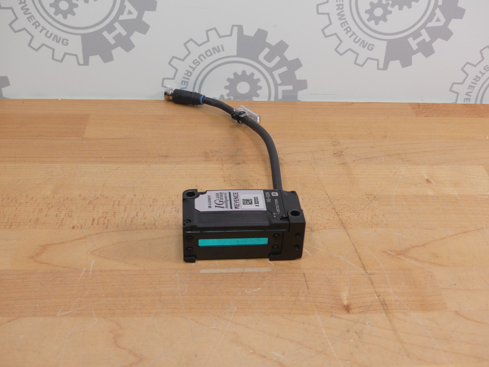 KEYENCE IG028 Laser Sensor IG-028