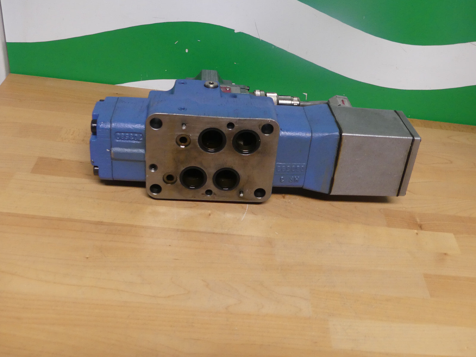 Netstal Moog Servo Ventil D061-814A J09HOAMEHB2  Mod. D662Z2705F / D02HXAMFNEA2