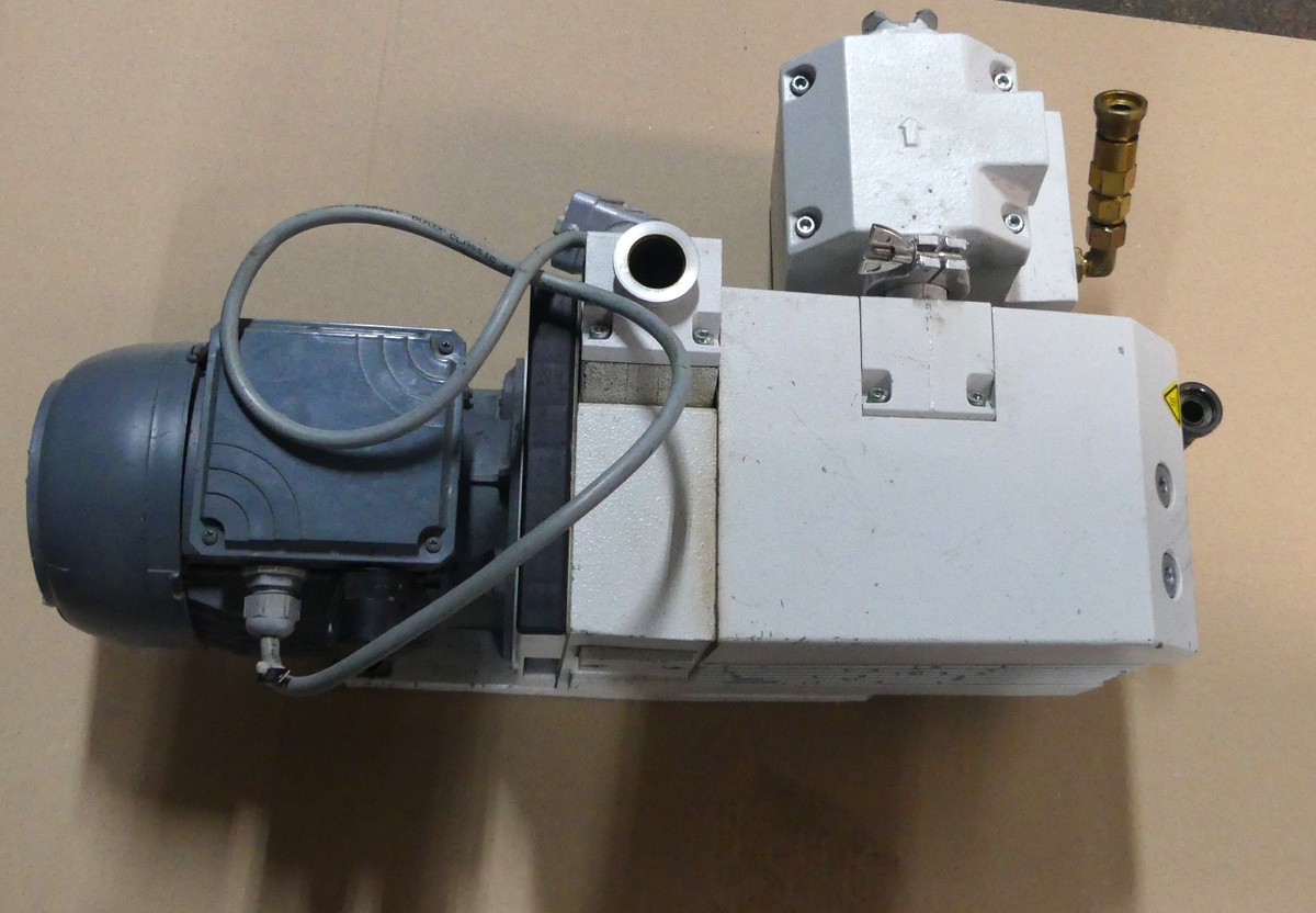 LEYBOLD VACUUM PUMP D25B + AR16-25