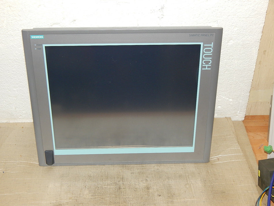  SIEMENS SIMATIC PANEL PC 677 6AV7804-0BC21-1AA0 // 6AV7 804-0BC21-1AA0  USED