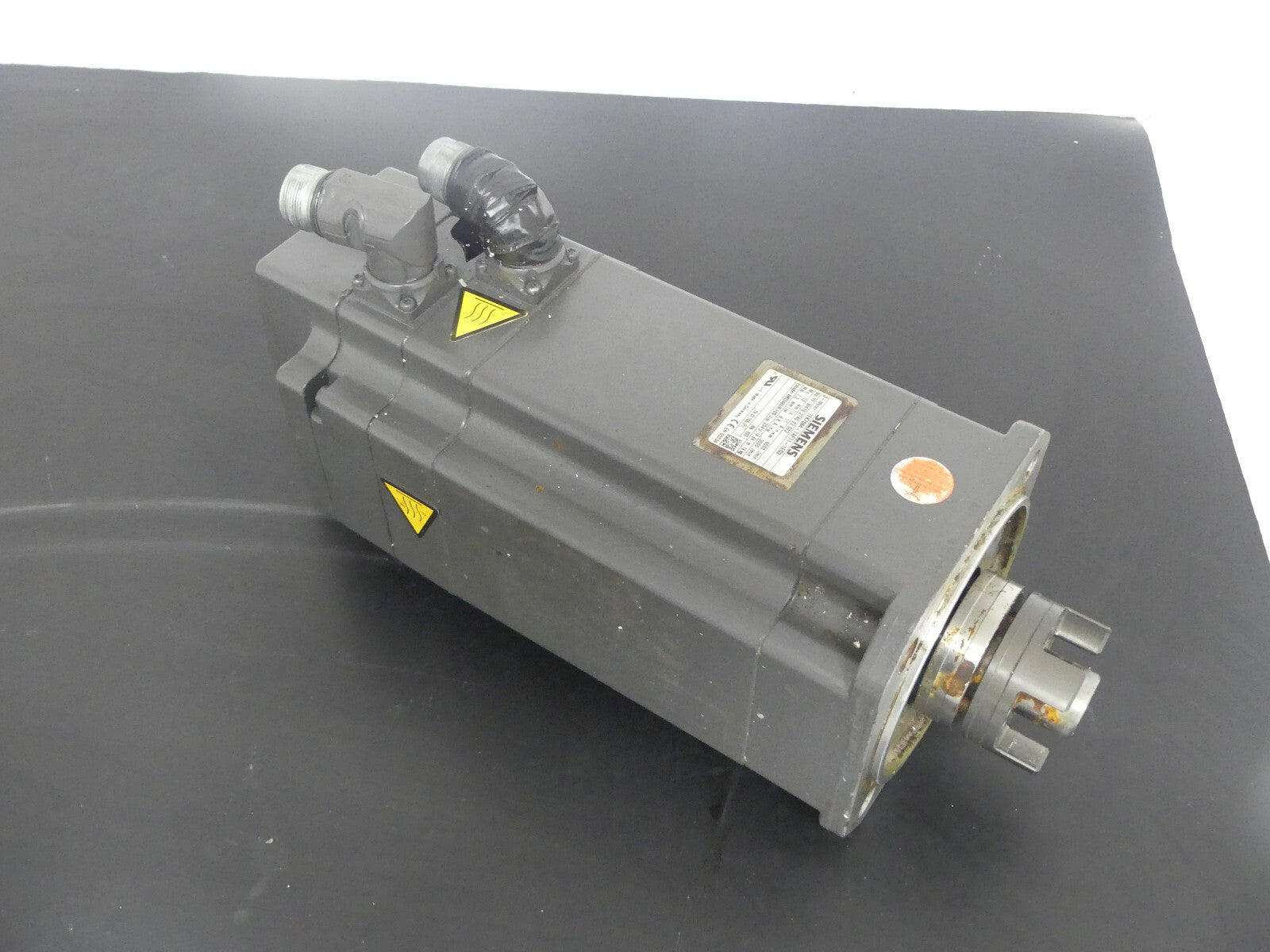 SIEMENS  S SYNCHRONSERVOMOTOR  1FK7064-7AF71-1EG3 leicht Beschadgit s.Bilder