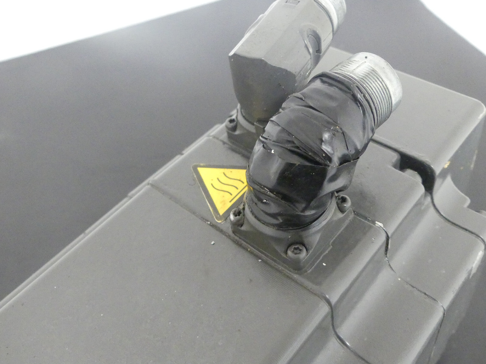 SIEMENS  S SYNCHRONSERVOMOTOR  1FK7064-7AF71-1EG3 leicht Beschadgit s.Bilder