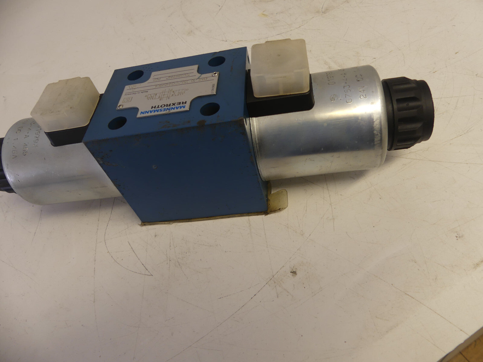 Rexroth Mannesmann 4WE 10 J32/CG24N9K4