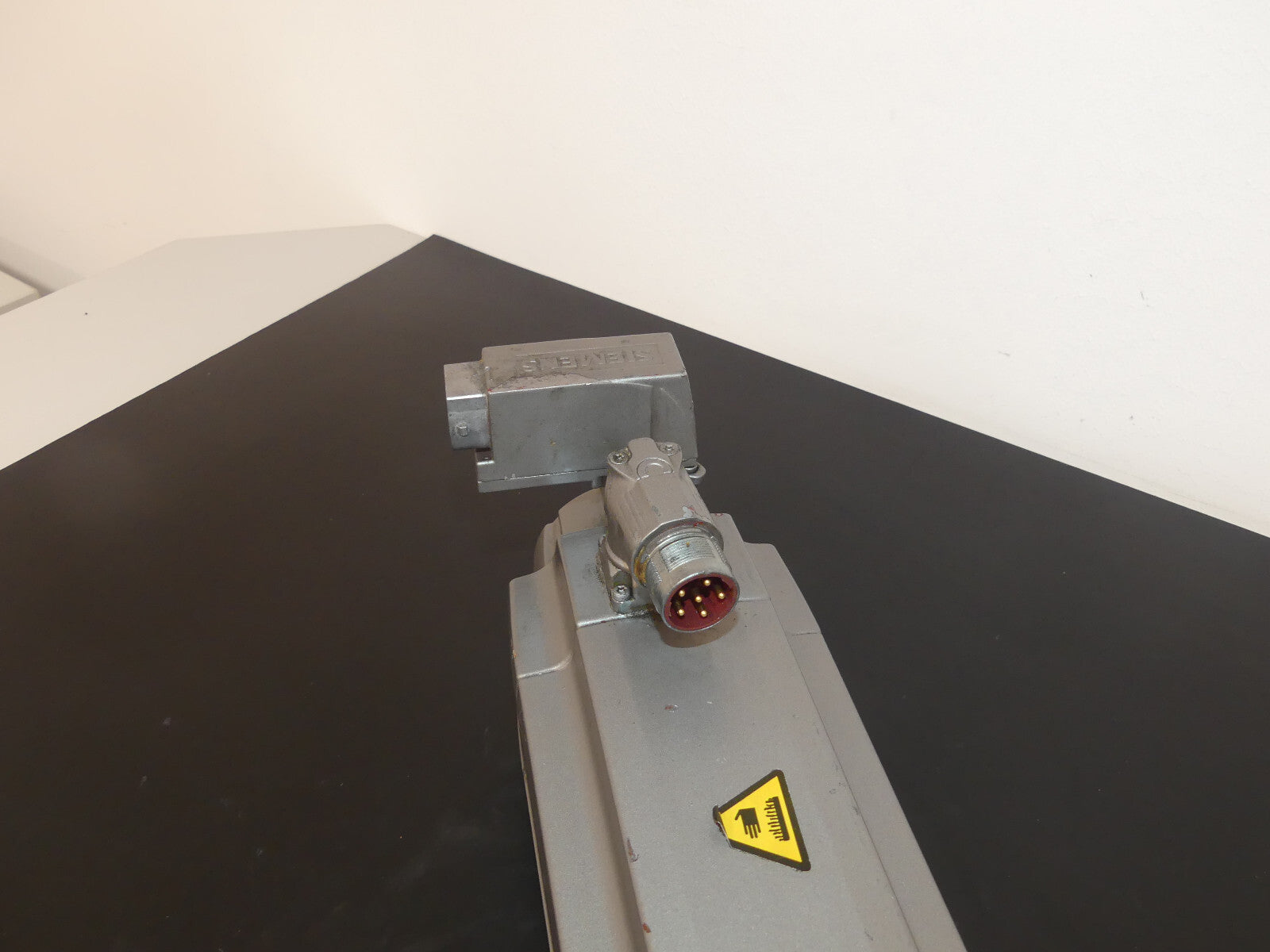 Siemens 1ft7046-5ah71-1fh1  1ft70465ah711fh1  used s.Bilder