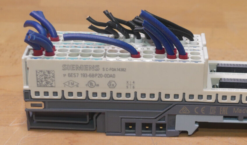 2x Siemens 6ES7 193-6BP20-0DA0