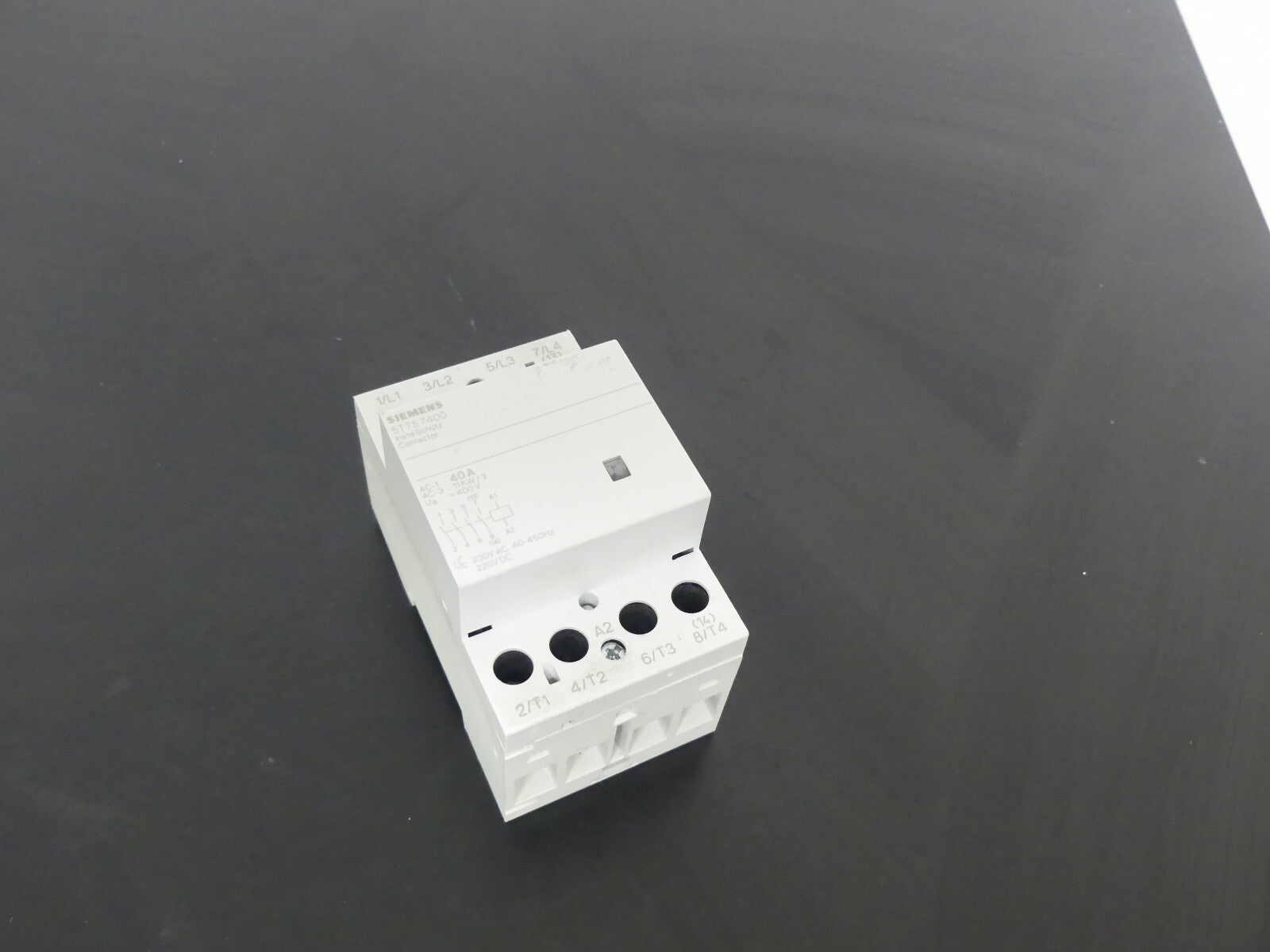 Siemens INSTA Schütz 4-polig 5TT57400