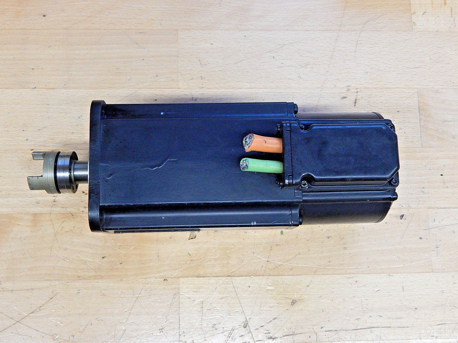 Rexroth Indramat Permanent Magnet  Motor MKD71B-061-GG1-KN Used