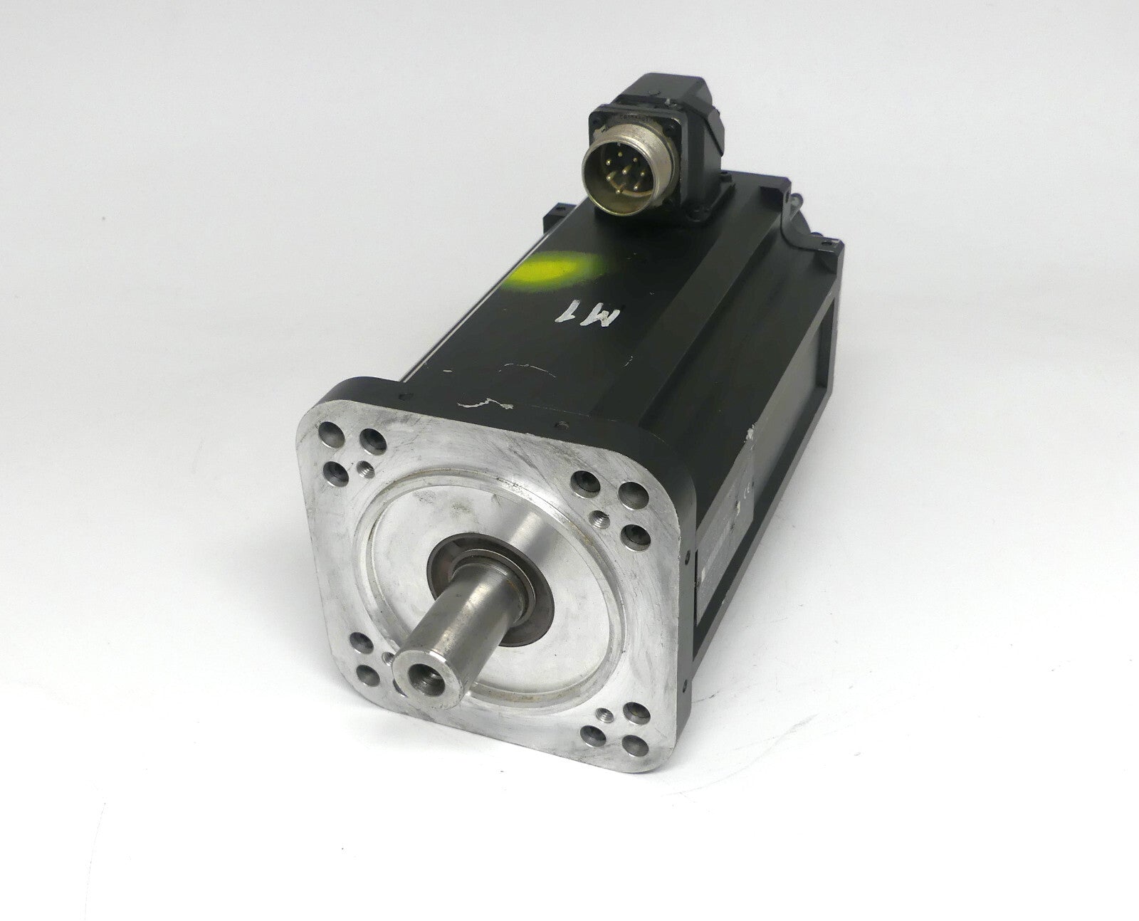 Indramat MDD093B-F-020-N2L-110GA1 Permanent Magnet Motor  used