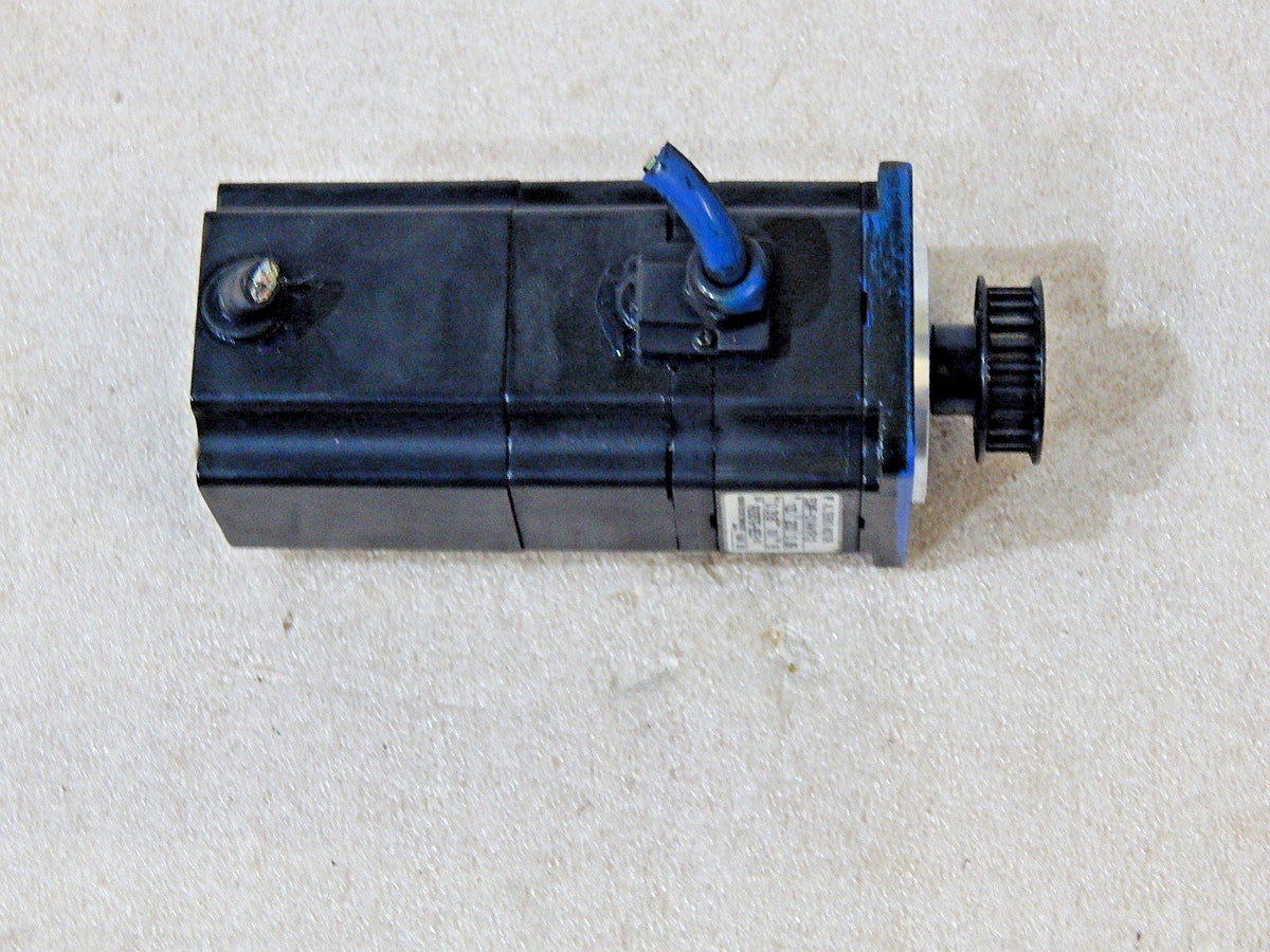 Yaskawa Electric AC Servo Motor SGMP-01AWYR12 0,89A  Used s. Bilder