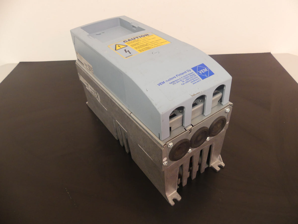 Vacon Frequenzumrichter NXS00035B2H2SSSA1B50000C3+CSBA1B50000C3 s.Bilder