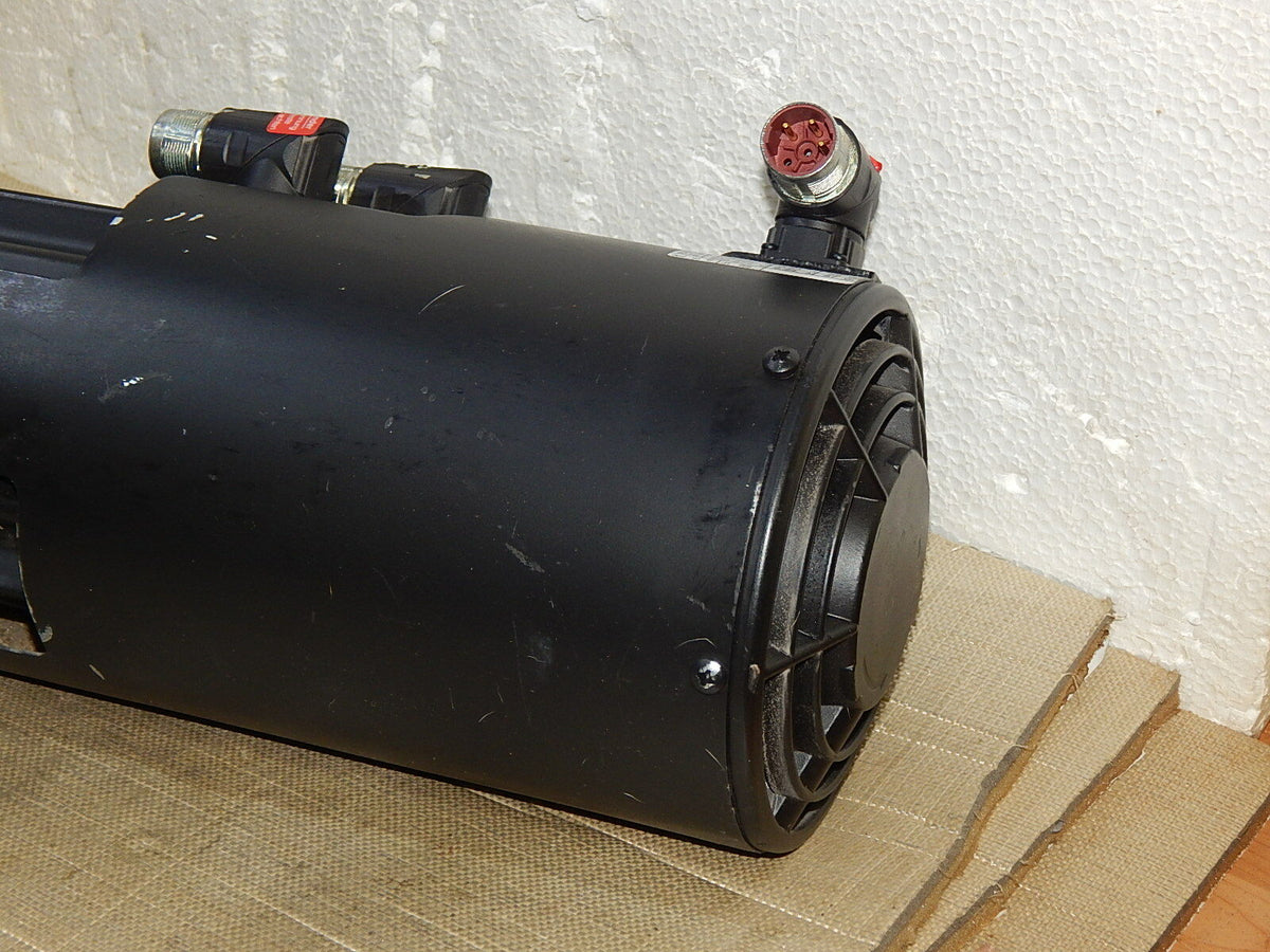 Baumüller DSD2-056LO64O-45-54-BOA-BPP-K-AN-ZV1 Servomotor 
