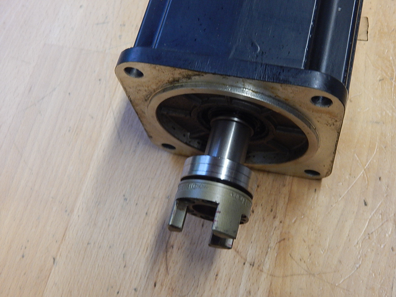 Rexroth Indramat Permanent Magnet  Motor MKD71B-061-GG1-KN Used