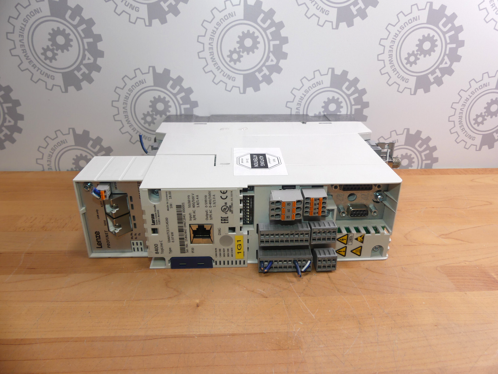 Lenze Inverter Drive 8400 Topline C E84AVTCE3714SX0