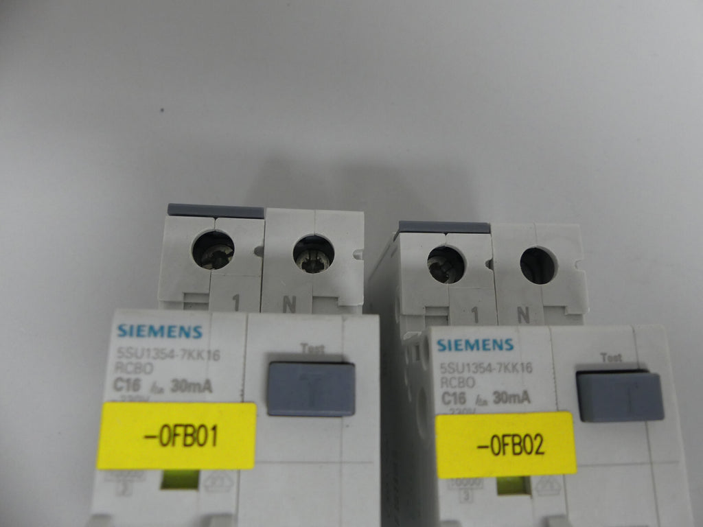 2x Siemens 5SU1354-7KK16