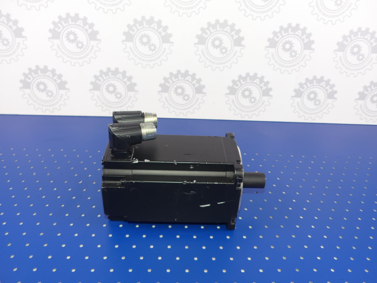 B&R 8LSA44.E3030D100-0  Servomotor