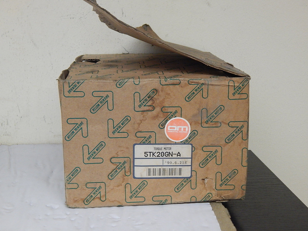 Servomotor Oriental Motor 4TK20GN-A max.20W 100V 50/60Hz 15/12uF 4P100V 5min neu