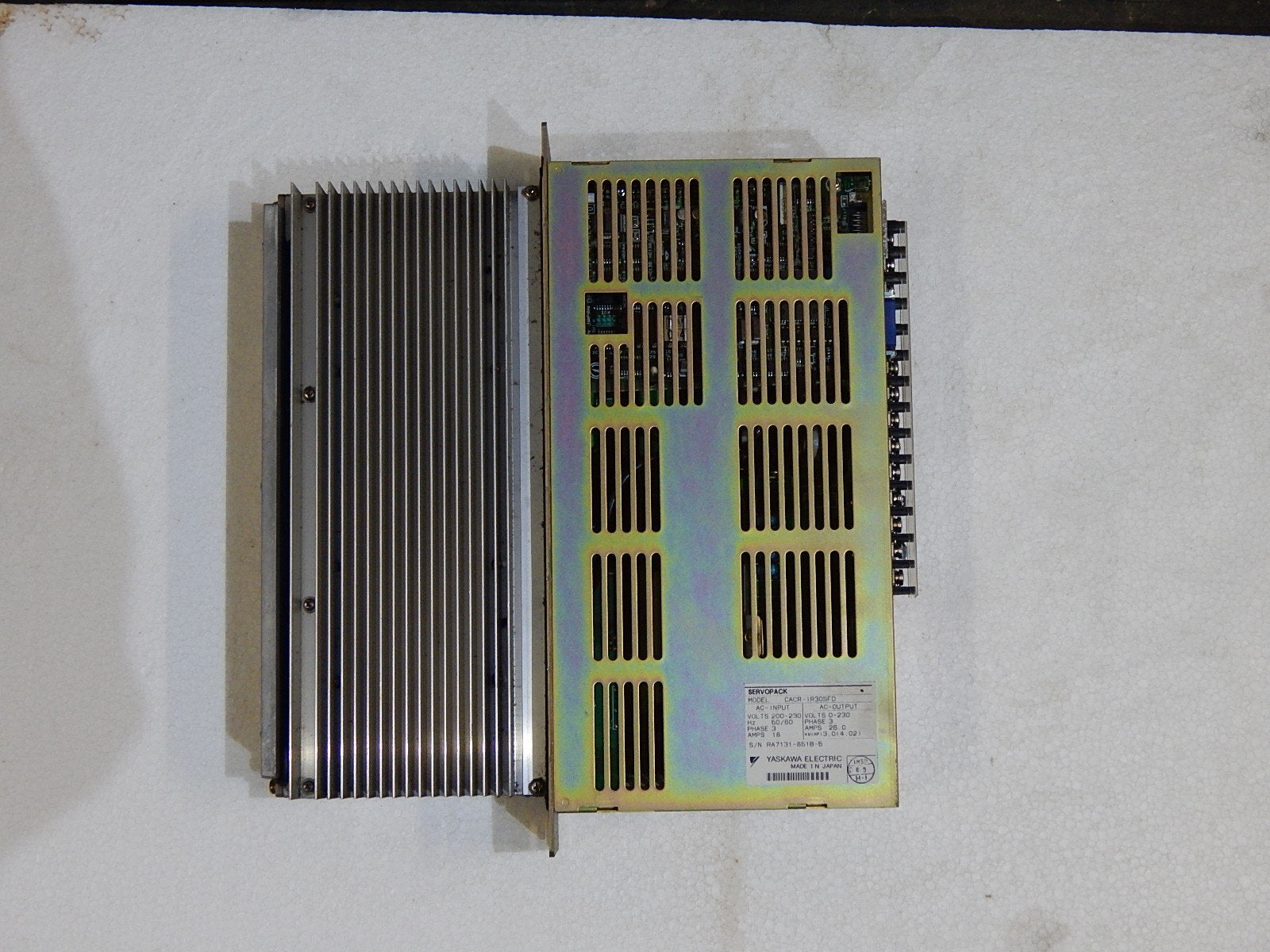 YASKAWA  SERVOPACK  CACR-IR30SFD  s.Bilder