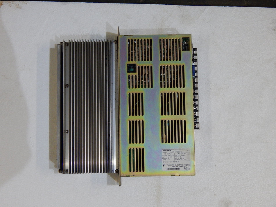 YASKAWA  SERVOPACK  CACR-IR30SFD  s.Bilder
