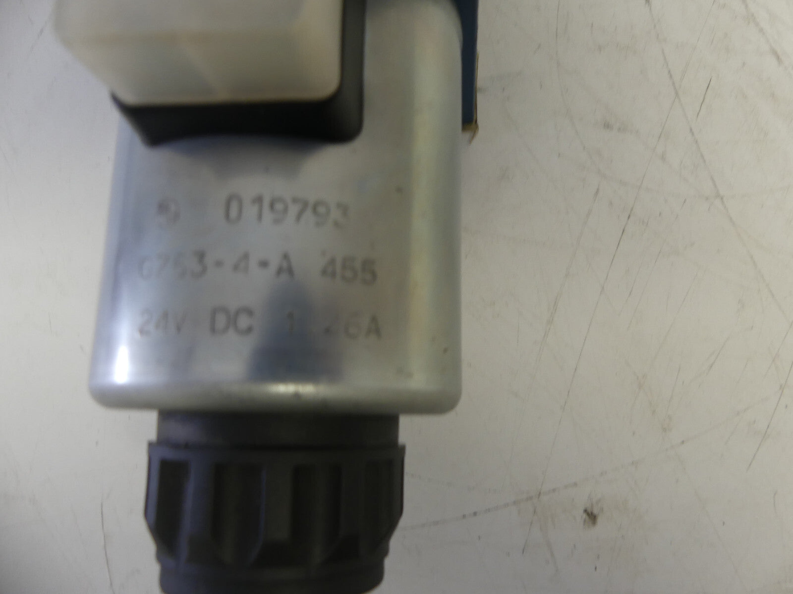 Rexroth Mannesmann 4WE 10 J32/CG24N9K4