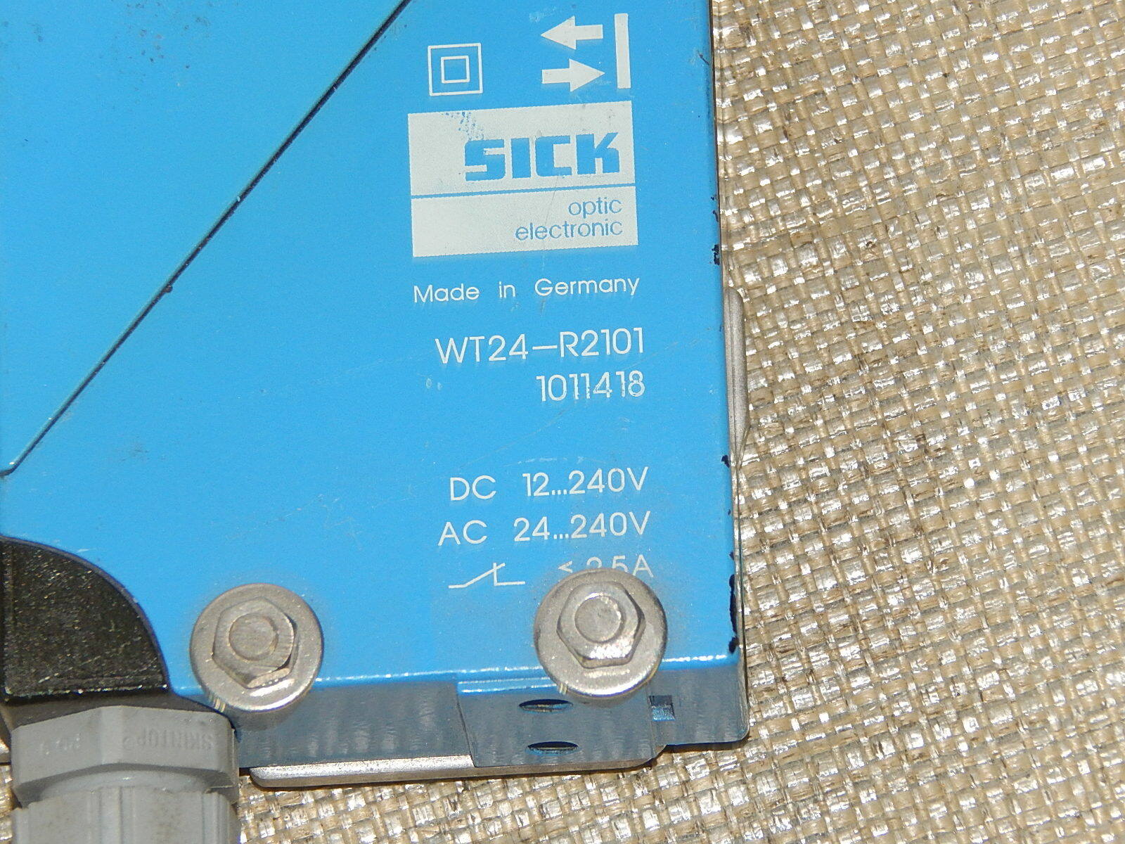 Sick WT24-R2101 Fotoelektrischer Sensor 24-240v  gebraucht