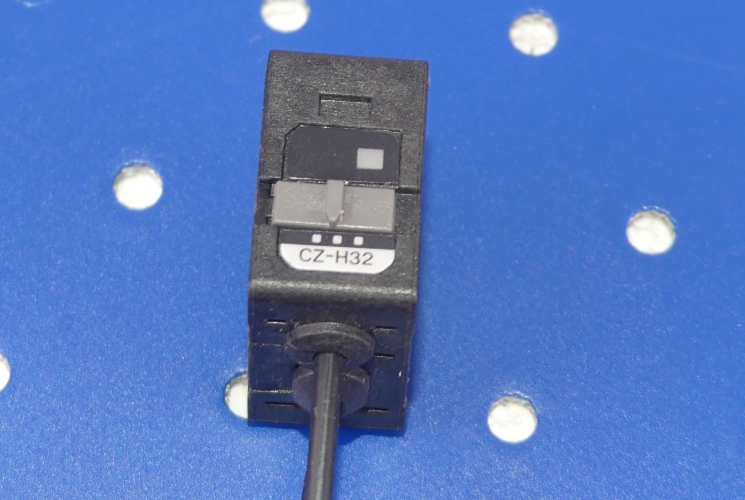 KEYENCE CZ-H32